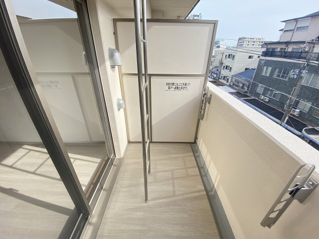 バルコニー　バルコニーからの眺めを楽しみながら食事をしませんか