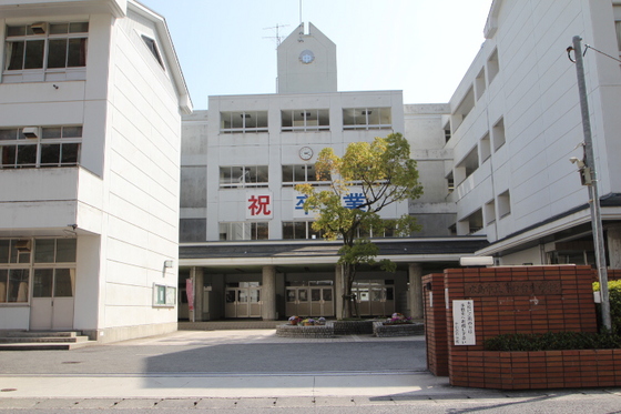 中学校　広島市立井口台中学校（中学校）まで811m