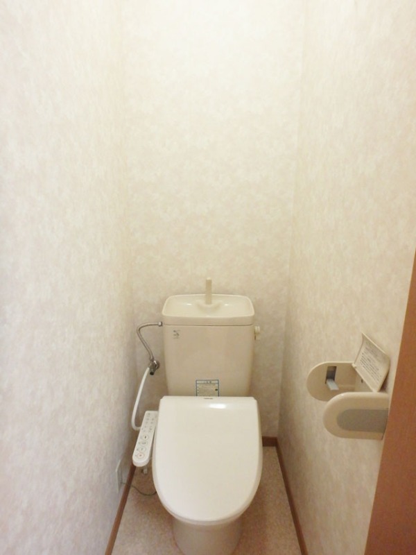 トイレ　温水洗浄便座つき！