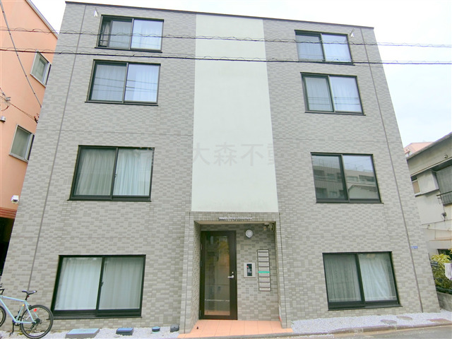 建物外観　2015年6月築　RC鉄筋コンクリート造地上4階建て総戸数8