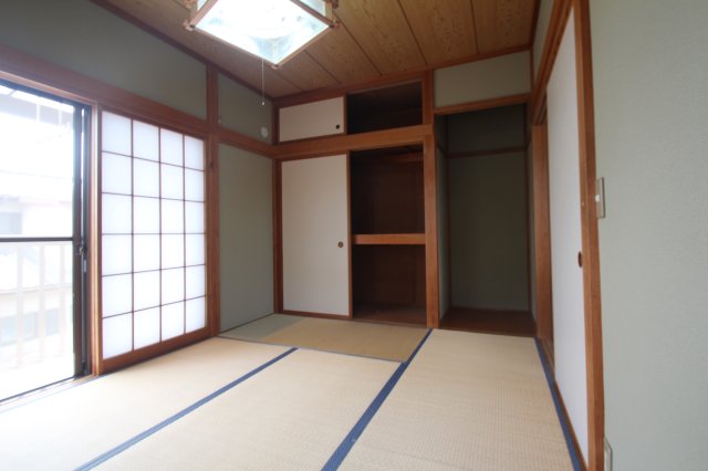 収納　２F南東の和室にあります