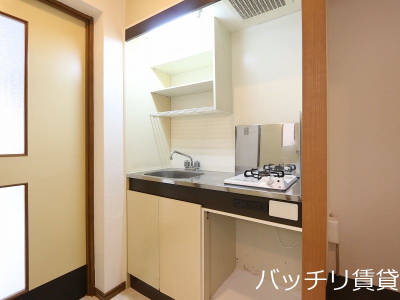キッチン　別号室タイプの為、現状を優先致します。