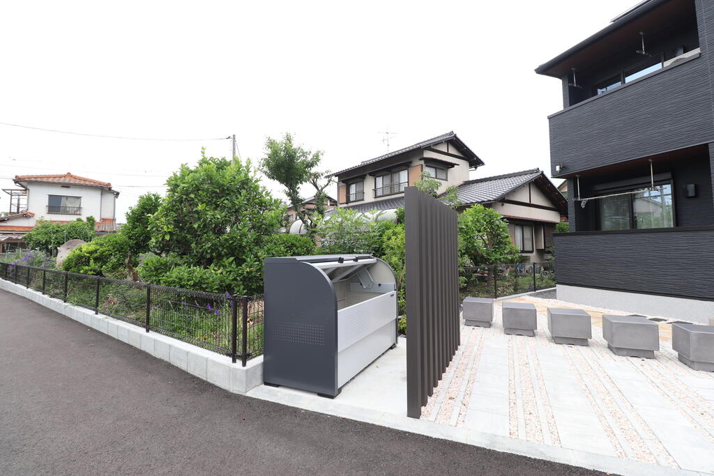 その他　敷地内にゴミ置き場もあってとっても便利♪