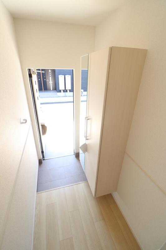 玄関　玄関　シューズボックス付き