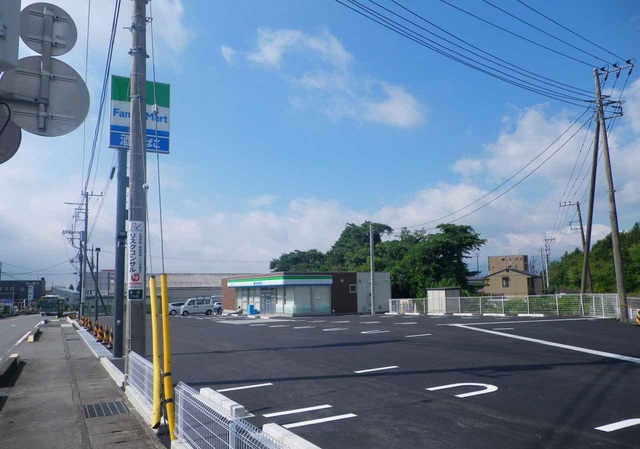 コンビニ　ファミリーマート御殿場二の岡店（コンビニ）まで1700m