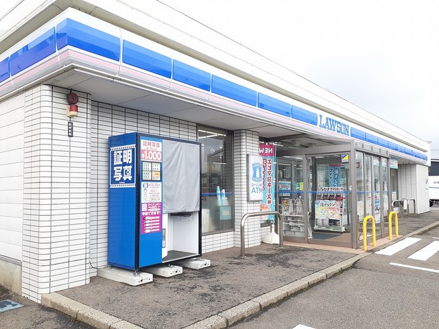 コンビニ　ローソン能代藤山店（コンビニ）まで126m