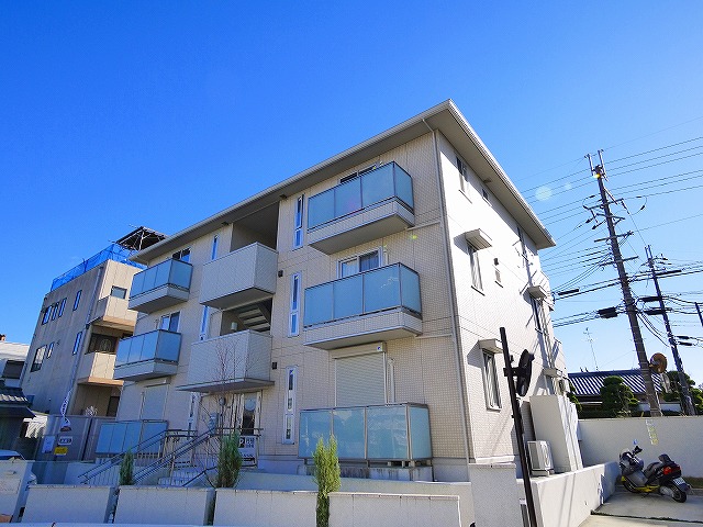 建物外観　落ち着いた雰囲気の外観です