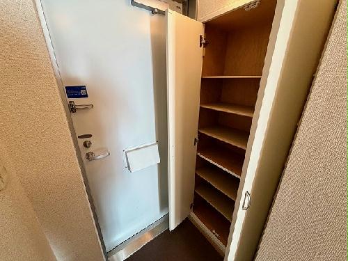 玄関　設備・仕様は号室により異なる為、現状を優先いたします。