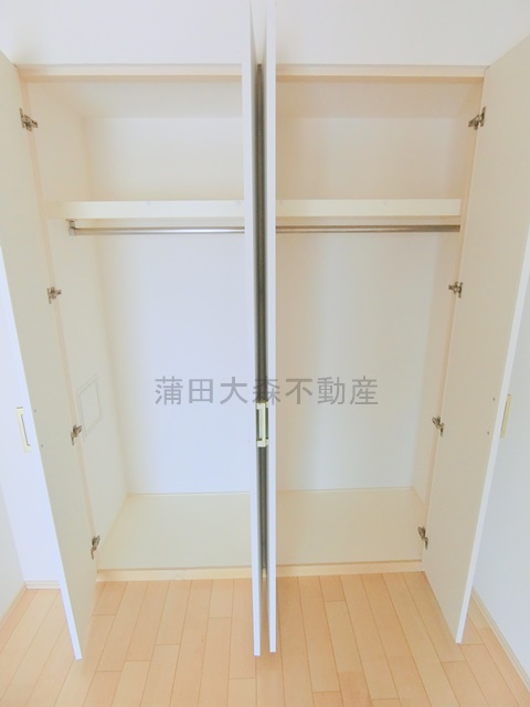 その他設備　洋室5帖の収納クローゼット