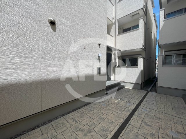 エントランス　メゾンルシーヌ矢田　エントランス