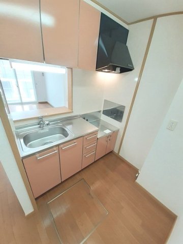 キッチン　コンパクトなキッチンで掃除もラクラク