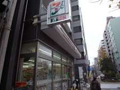 コンビニ　セブンイレブン中央区新川2丁目店（コンビニ）まで21m