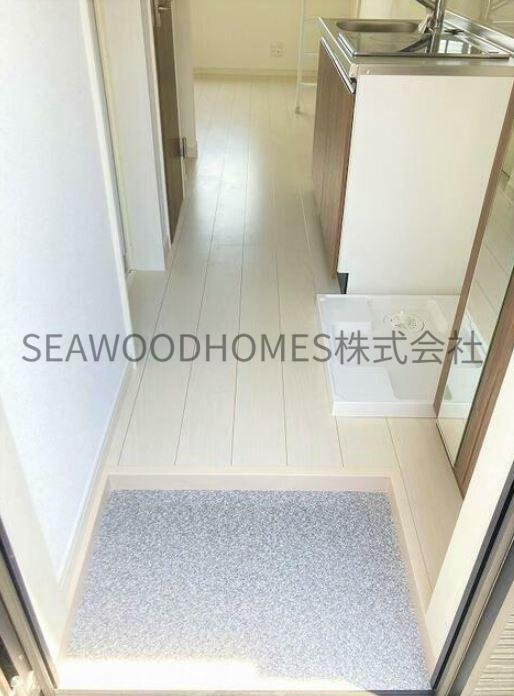 玄関　※同タイプ別部屋の参考写真となります。