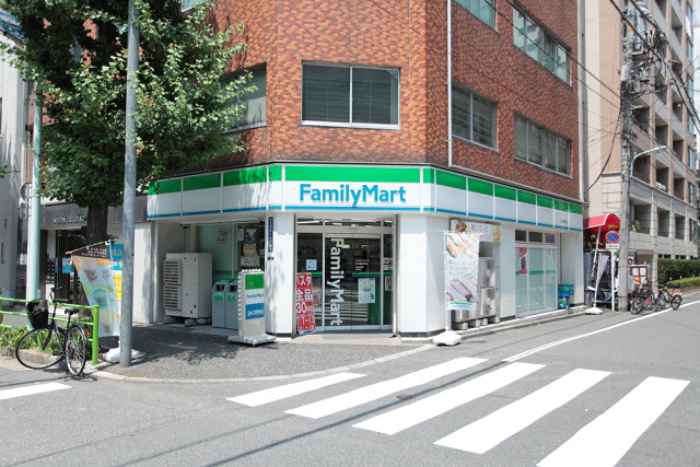 コンビニ　ファミリーマート日本橋堀留町一丁目店（コンビニ）まで164m