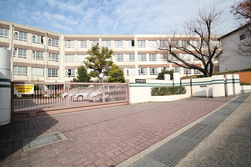 中学校　名古屋市立藤森中学校（中学校）まで266m