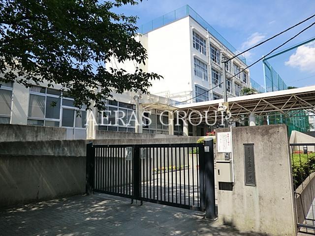 中学校　新宿区立落合第二中学校（中学校）まで549m