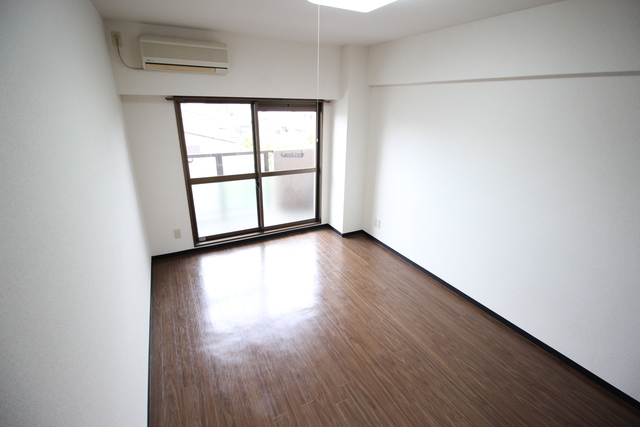 居室・リビング　日当たりもいいお部屋です