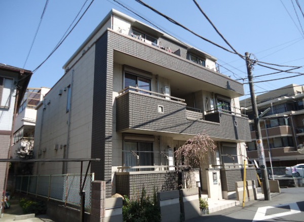 建物外観　日吉駅徒歩9分のアパートです。