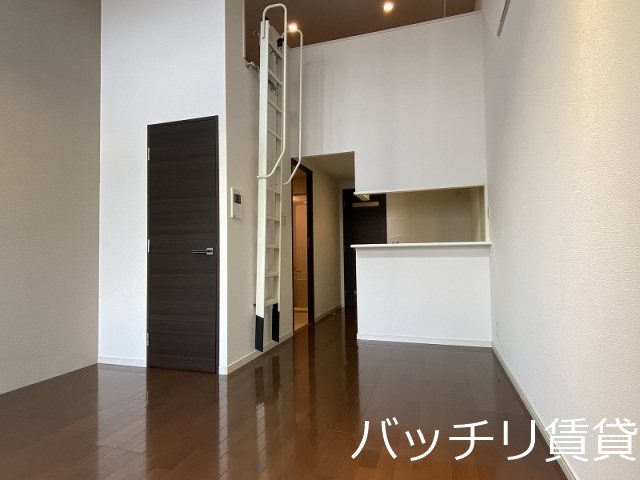 居室・リビング　別号室タイプの為、現状を優先致します。