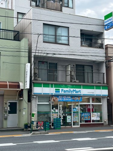 コンビニ　ファミリーマート ヤマキ千田店（コンビニ）まで812m