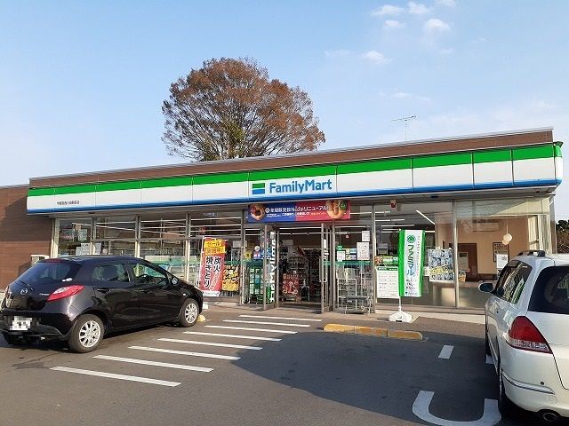 コンビニ　ファミリーマート西川田駅前店（コンビニ）まで240m