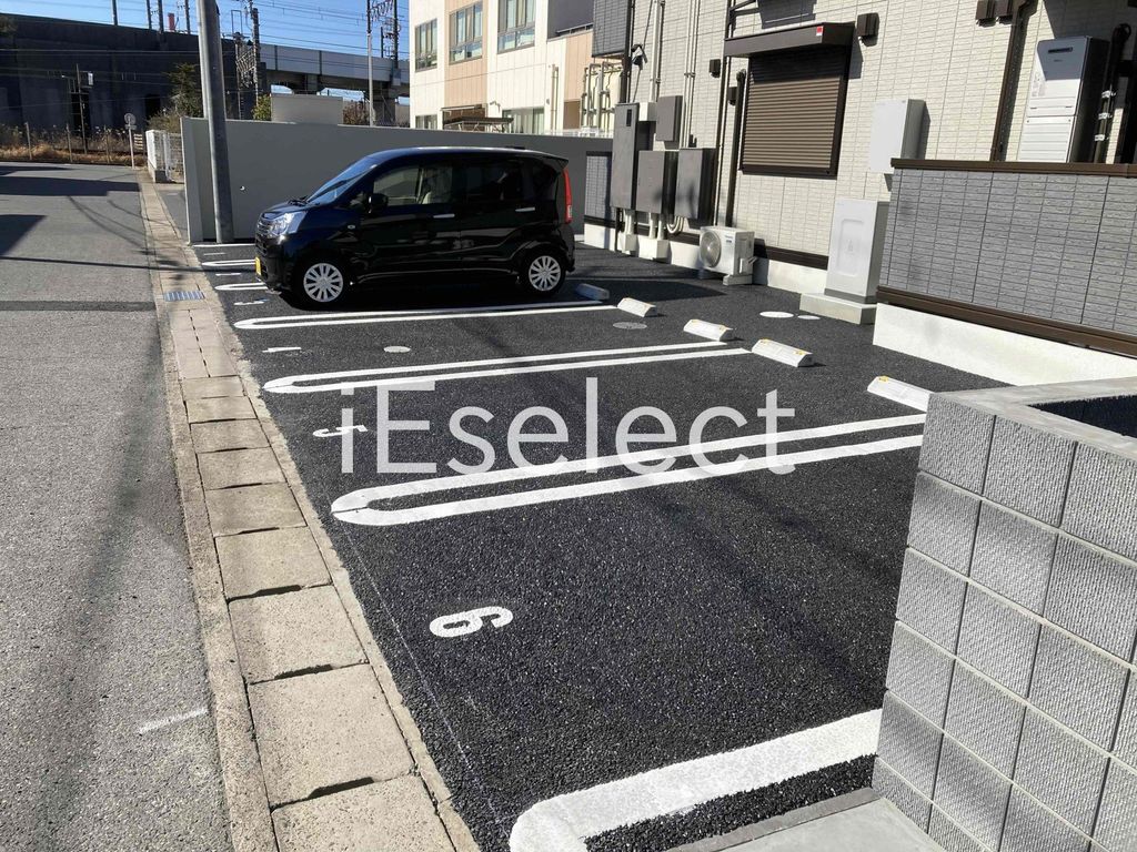 駐車場　駐車場は数に限りがあります（満車の際は月極駐車場を探します）