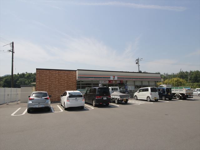 コンビニ　セブンイレブン東広島田口店（コンビニ）まで748m