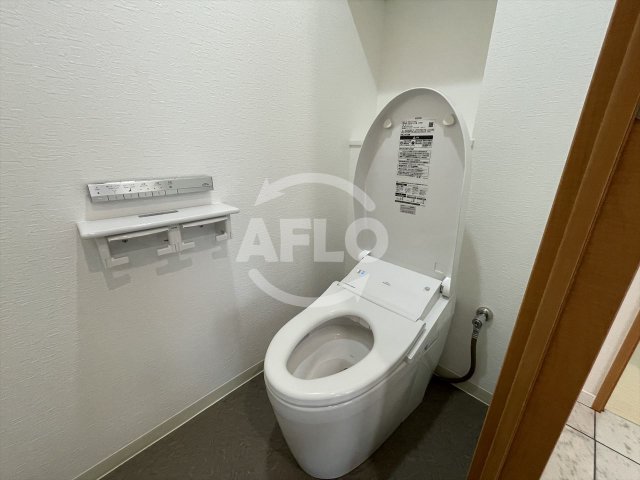 トイレ　エステムコート谷町六丁目IIアクティーネ　温水洗浄便座