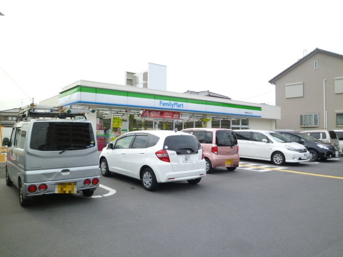 コンビニ　ファミリーマート（コンビニ）まで220m