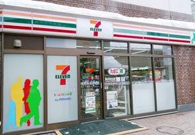 コンビニ　セブン-イレブン 新宿岩戸町店（コンビニ）まで378m