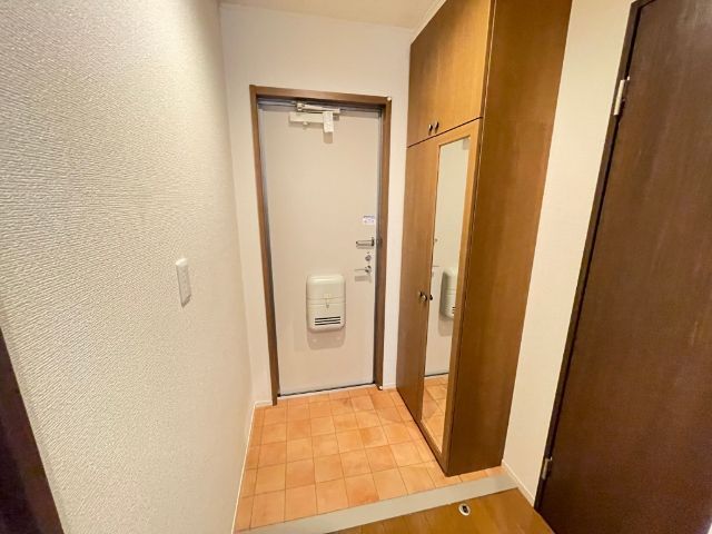 玄関　下駄箱付きの玄関です