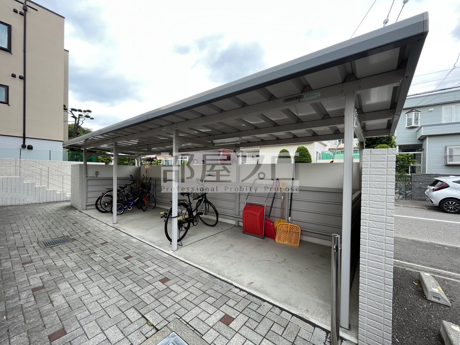地下鉄東豊線 福住駅 徒歩42分 3階建 築16年の外観写真
