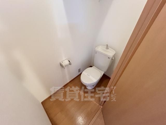 地下鉄東西線 石田駅 徒歩4分 2階建 築18年のトイレ写真