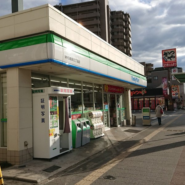 コンビニ　ファミリーマート 東粉浜三丁目店（コンビニ）まで394m