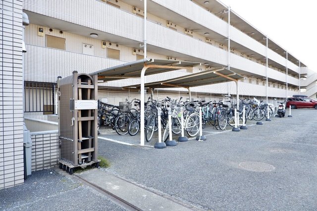 その他共有部分　雨の日でも安心☆屋根付の駐輪場です☆