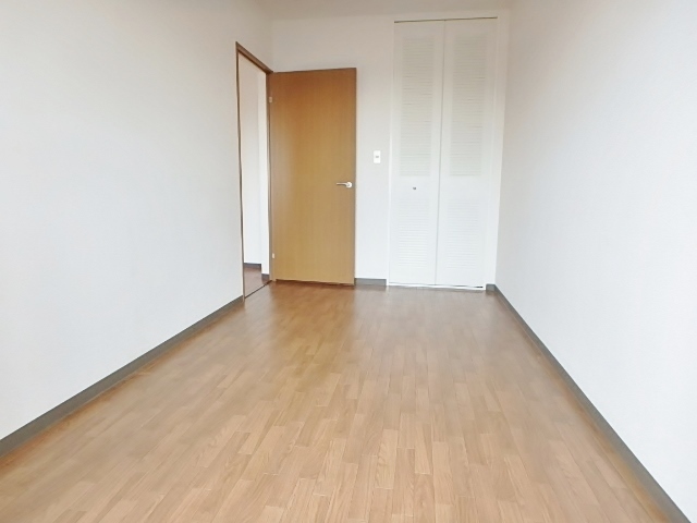 居室・リビング　別号室の参考写真になります。