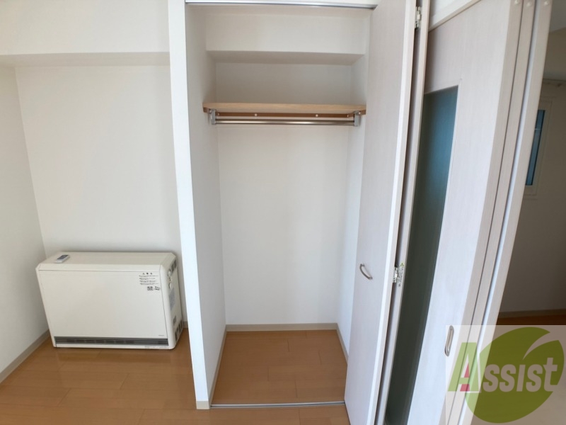 収納　クローゼットは奥行きもあり、荷物が多い方でも安心です。