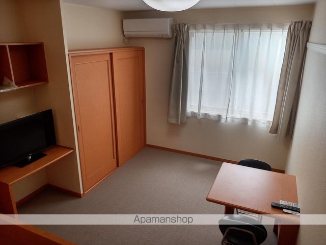 レオパレス宮城郷の居間写真