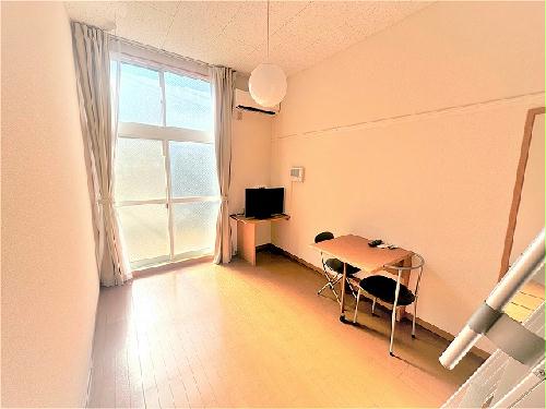 居室・リビング　2階タイプのお部屋です。