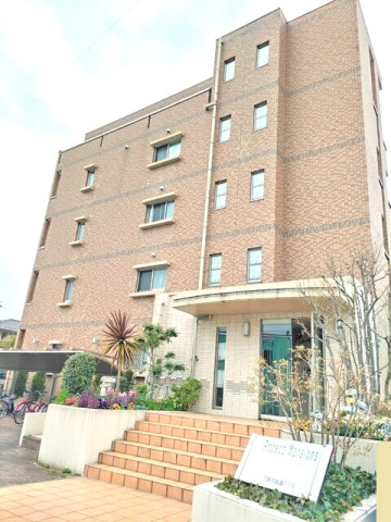 建物外観　オートロックマンション。