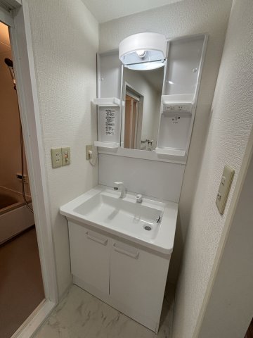 洗面設備　同タイプのお部屋となります。
