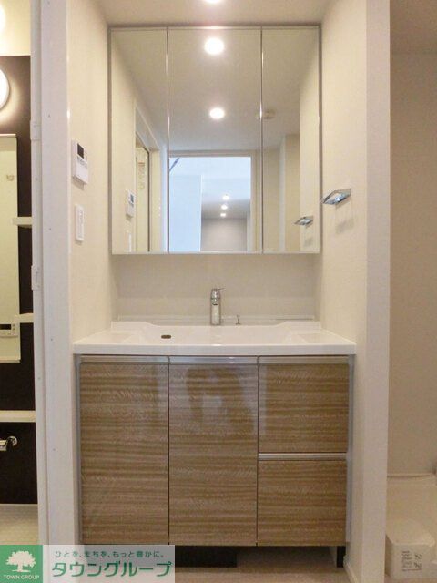 洗面設備　※写真は同タイプ住戸です。