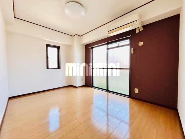居室・リビング　２面採光のお部屋です