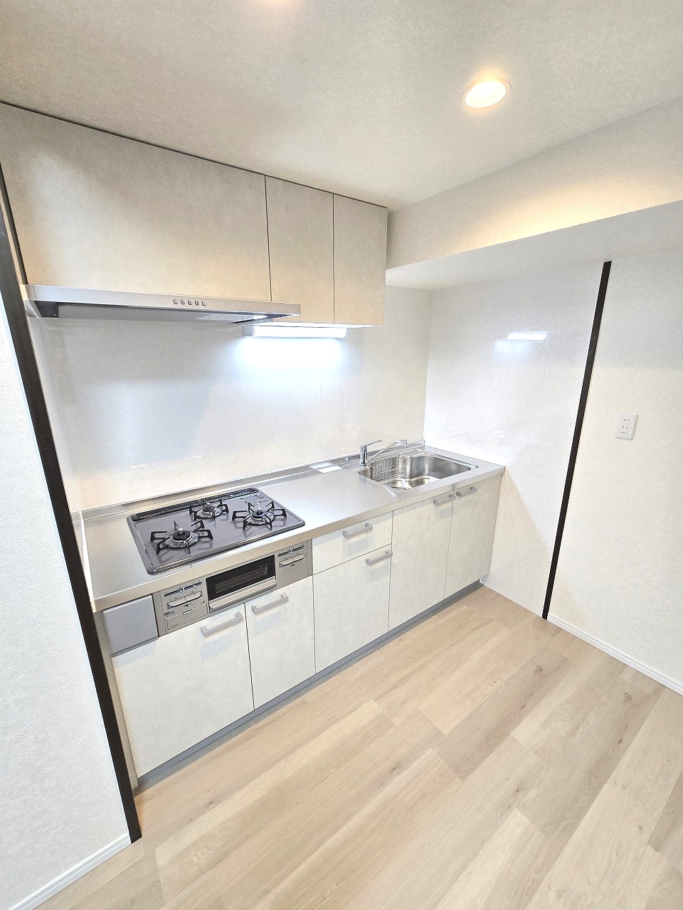 キッチン　三口ガスコンロ