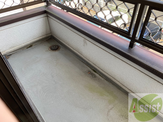 バルコニー　バルコニーは幅があり、広い印象を受けました。