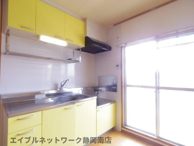 【静岡市駿河区西脇のマンションのキッチン】