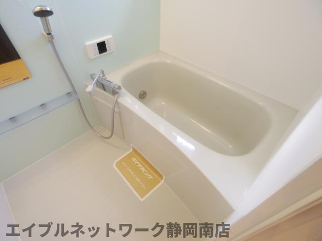 バス・シャワールーム　ゆったり過ごせるお風呂です