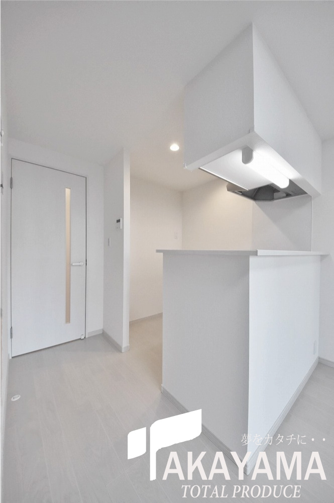 トイレ　キッチン、カウンター付き対面キッチン★