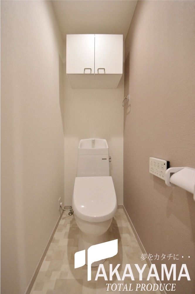 バルコニー　トイレ、ウォシュレット＆上棚付きのキレイなトイレです★