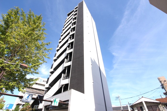 名古屋市東区矢田南のマンションの建物外観